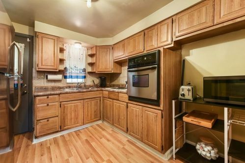 4003 Boulevard Dr, Pittsburgh, PA 15217-2620