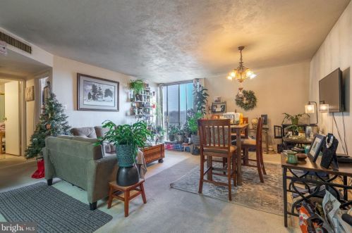 2433 Forest Ln, Collegeville, PA 19473-1077