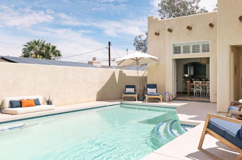 53660 Avenida Mendoza, La Quinta CA  92253-3574 exterior