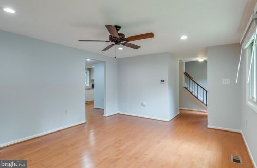 2308 Whitetail Ct, Herndon VA  20191-3018 exterior