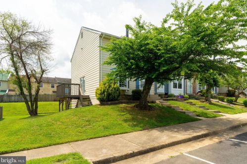 4645 Woodway Pl, Woodbridge, VA 22193-3084