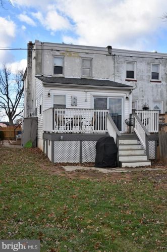 324 Amosland Rd, Holmes PA  19043-1203 exterior