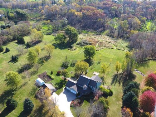 25737 White Tail Ct, Waterford, WI 53185-4868