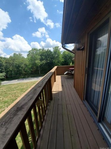 137 Swan Ct, Poughkeepsie NY  12603-6971 exterior