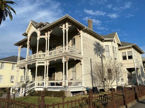1804 Church St, Galveston, TX 77550-4824