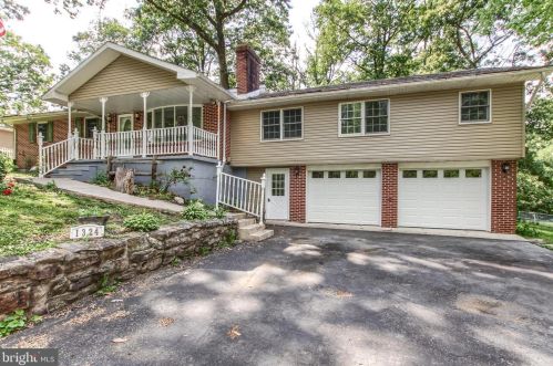 1324 Piketown Rd, Harrisburg, PA 17112-9052