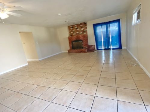 358 Landsford St, Lancaster CA 93535-2613 exterior