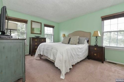 833 Juniper Way, Mahwah NJ  07430-3457 exterior