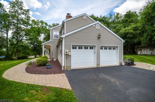 6 Cheryle Way, Annandale NJ  08801-3416 exterior