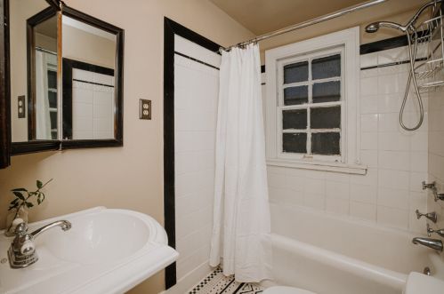 3491 Maryland Ave, Milwaukee WI 53211-3751 exterior