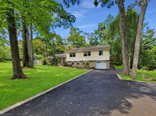 28 Leffler Hill Rd, Flemington, NJ 08822-2610