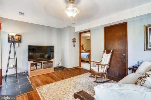 2402 Youngs Dr, Haymarket VA  20169-1532 exterior