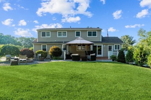 27 Elmwood Ave, Natick, MA 01760-5803