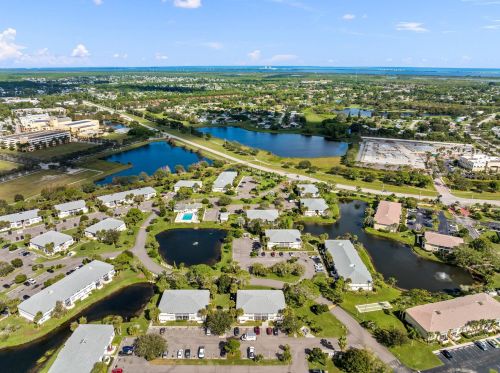 1522 Royal Green Cir, Fort Pierce FL  34952-7624 exterior