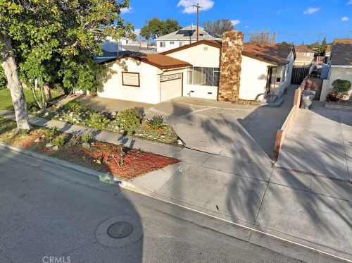 5842 Woodruff Ave, Lakewood CA  90713-1528 exterior