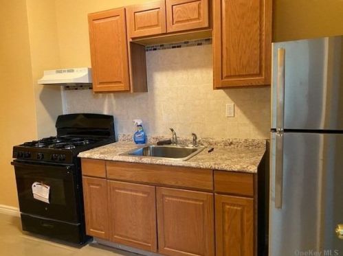 95-22 76th St, Jamaica, NY 11416-1002