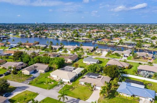 3756 2nd Ave, Cape Coral, FL 33904-4807