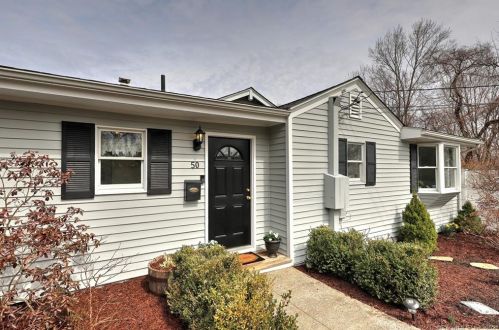 50 Lakewood Dr, Bridgeport, CT 06611-2412