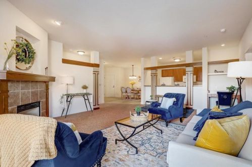 15295 Library Ln, Waukesha, WI 53151-5294