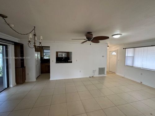 7880 11th St, Hollywood FL  33024-5147 exterior