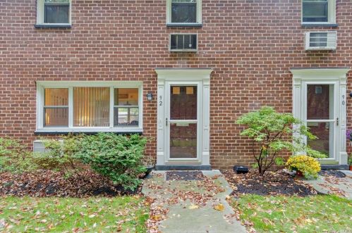 92 Charter Cir, Crotonville, NY 10562-6005
