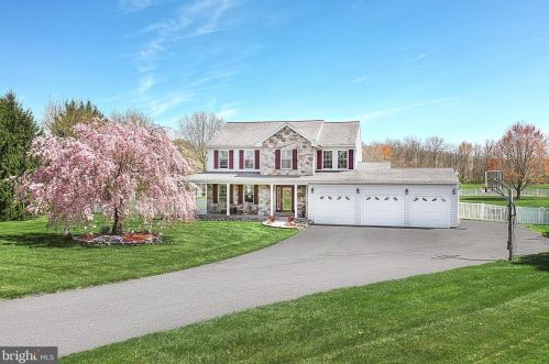 25 Creek View Dr, Littlestown, PA 17340-9479