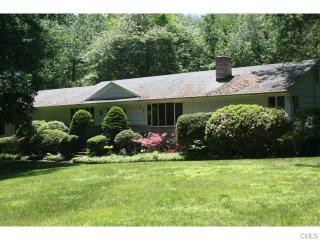 86 Gate Ridge Rd, Bridgeport, CT 06612-1838
