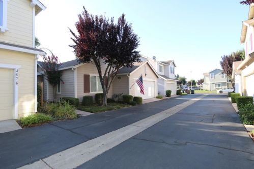 6416 Laguna Mirage Ln, Elk Grove, CA 95758-5463