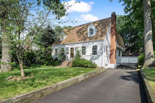 186 1st Ave, West Paterson, NJ 07424-2206