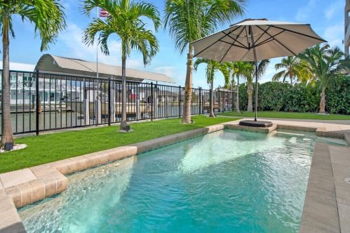 139 Trinidad St, Naples, FL 34113-8646