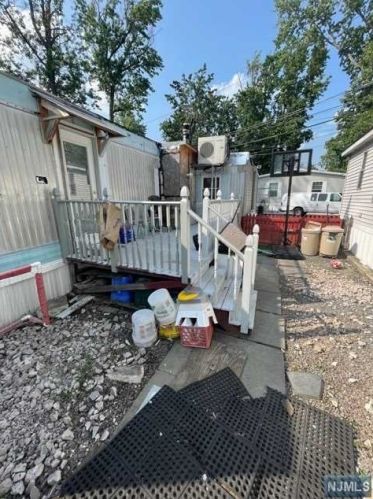8 3rd St, Moonachie NJ  07074-1840 exterior