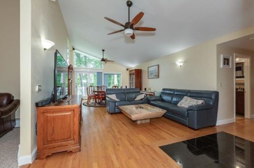 16 Mason Dr, Salem NH  03079-2101 exterior