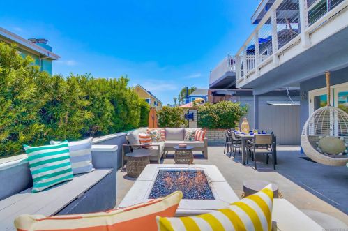 824 Anacapa Ct, San Diego CA  92109-8203 exterior