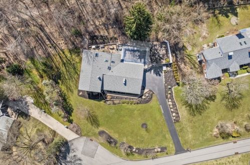 120 Wesport Dr, Pittsburgh, PA 15238-1720