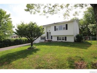 101 Rolling Meadows Rd, Middletown, NY 10940-2609