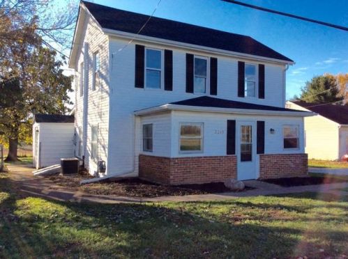 3219 Broad St, Rushville, OH 43150-9656