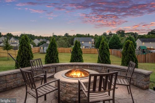 23 Crescent Valley Dr, Fredericksburg, VA 22405-1848
