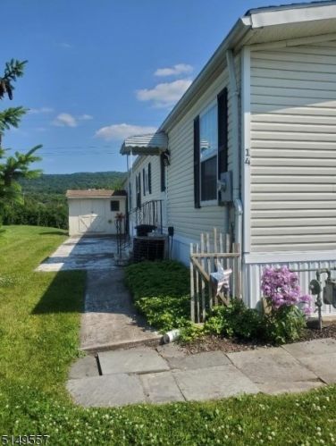 14 Caroline Dr, Belvidere NJ  07823-2849 exterior