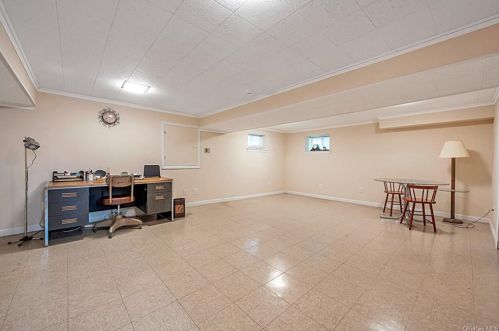 87 Daisy Farms Dr, New Rochelle NY  10804-1036 exterior