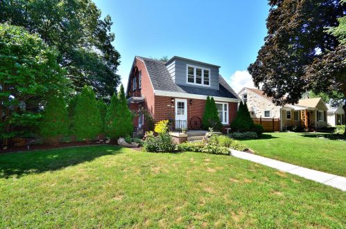 2115 Kendall Ave, Milwaukee WI  53209-4316 exterior