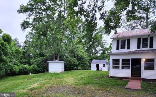 494 Greenbank Rd, Fredericksburg, VA 22406-5404