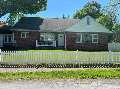 17 York Ave, Monticello, NY 12701-1922