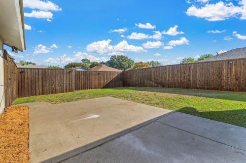 1653 Belltower Dr, Lewisville TX  75067-3202 exterior