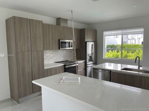 6743 103rd Pl, Miami, FL 33178-2948