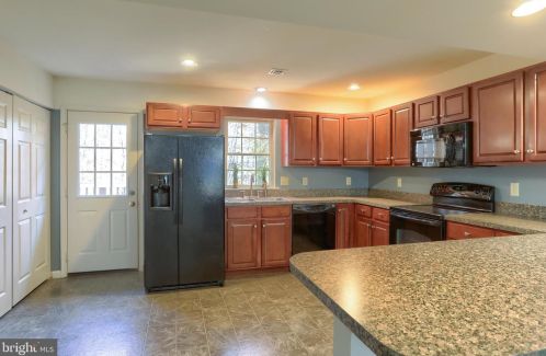 512 Woodthrush Ct, Harrisburg PA  17110-4024 exterior
