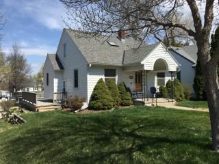 4696 Woolworth Ave, Omaha, NE 68106-2041