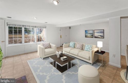 916 Capitol St, Washington DC 20003-1533 exterior