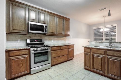 8514 Sports Haven Dr, Humble TX  77346-6000 exterior