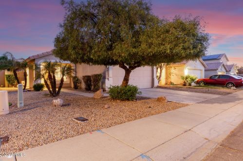 5023 Kerry Ln, Glendale, AZ 85308-9238