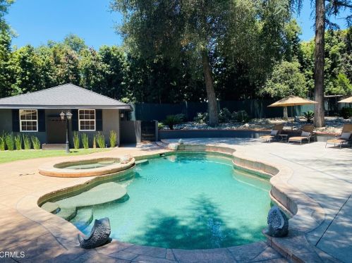 417 Richmond Rd, La Canada, CA 91011-3536